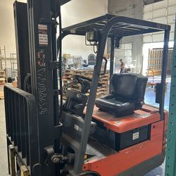Toyota Electric forklift Includes Battery