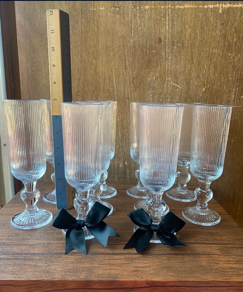 11 toasting glasses