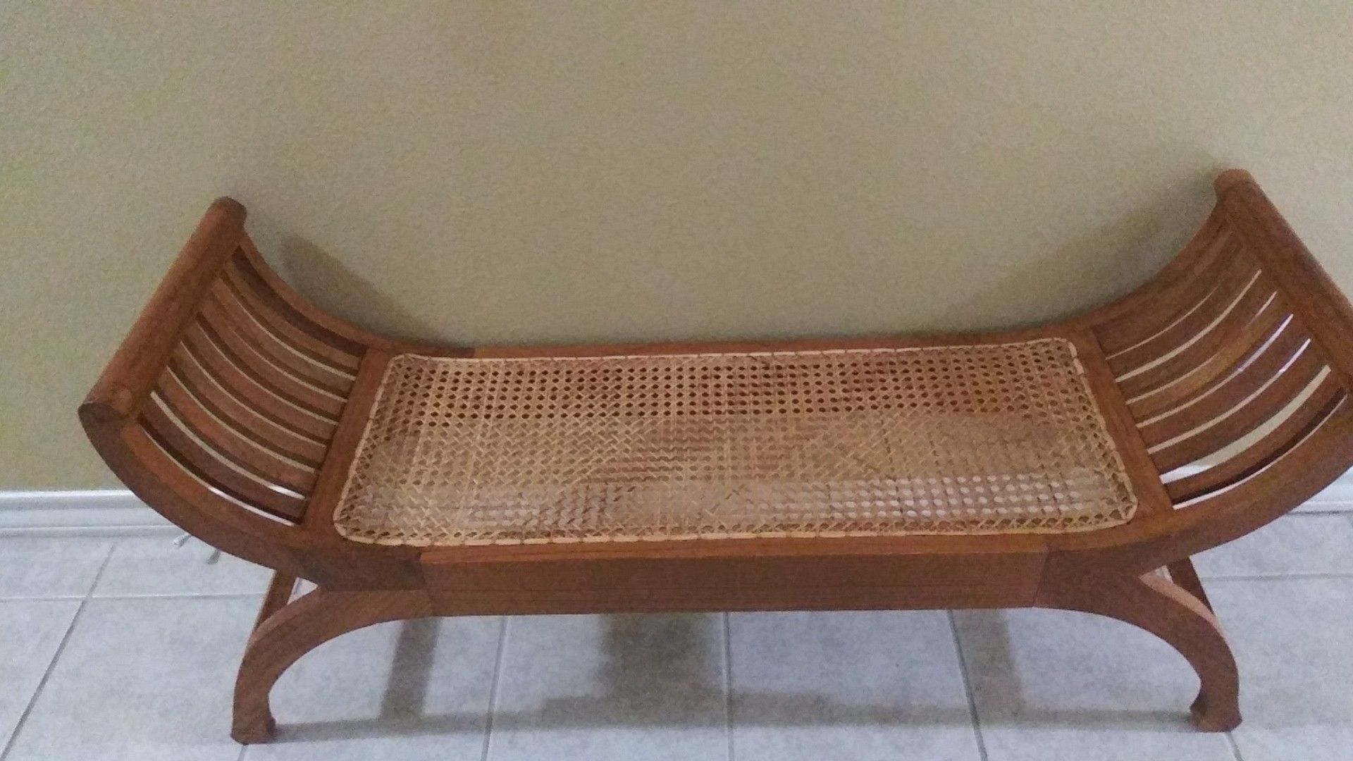 Ratan bench