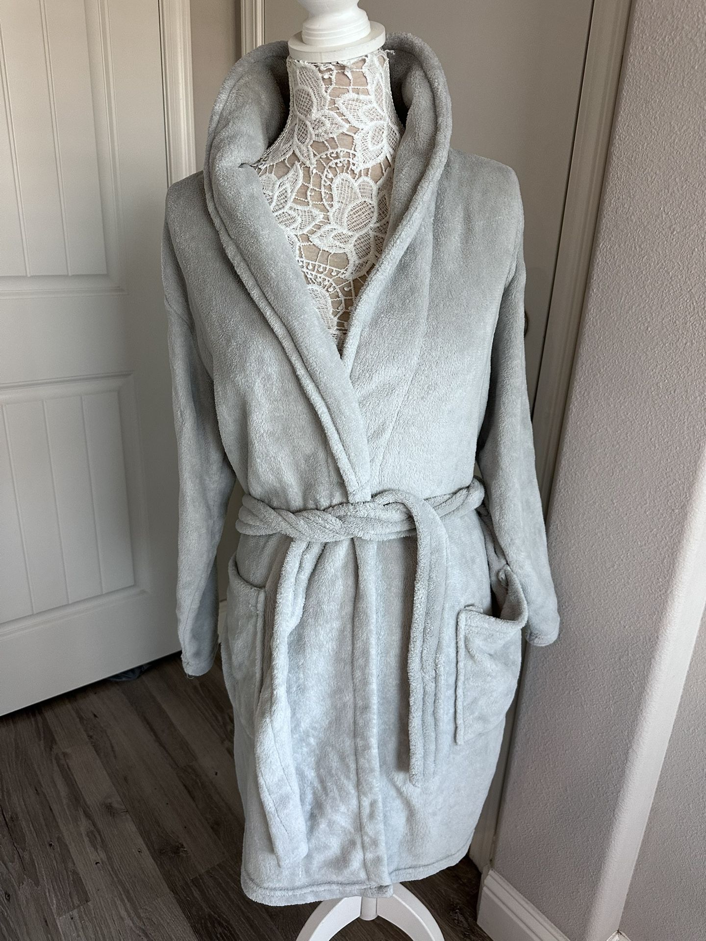 Women’s Plush Robe! (Size OS)