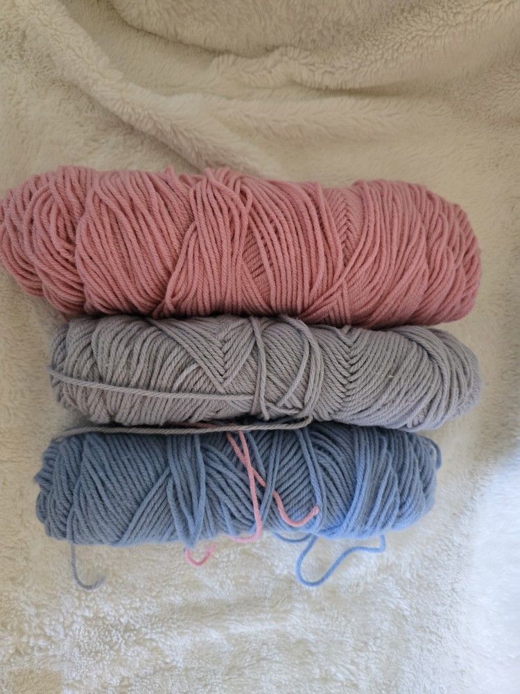 3 SKEINS OF YARN PINK, BLUE, GREY