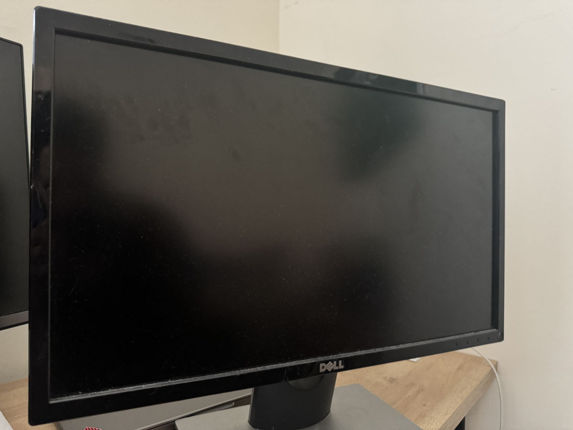 Dell 24” LED Monitor – Great Condition, Reliable Display