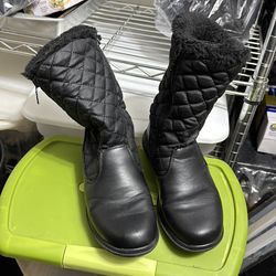 Women size 6 snowshoes