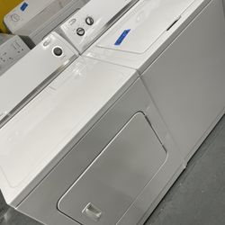 set washer and dryer gas use like new perfect working 