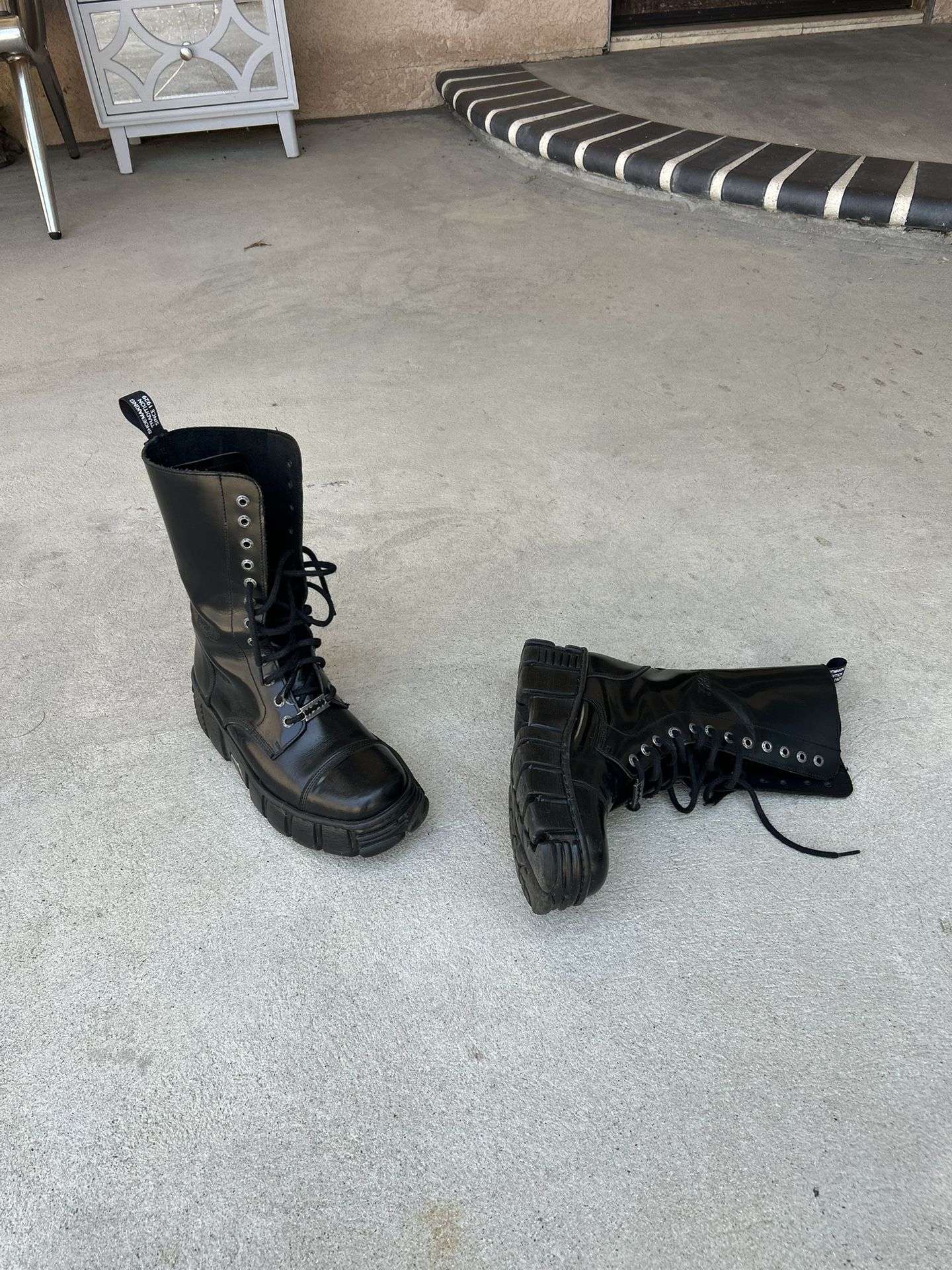 hi Men’s Black Boots Size 9