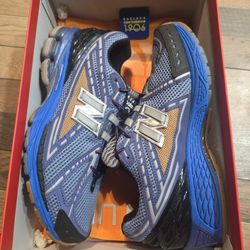 LIGHTLY USED NEW BALANCE 1906R - ACTION BRONSON BAKLAVA - MEDUSA AZUL - SZ 11.5
