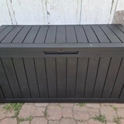 Brand  new 75 gallon heavy-duty outdoor storage box