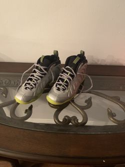 Nike Foamposite size 4