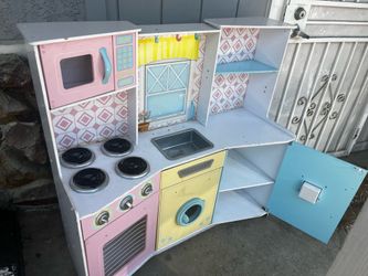Play kitchen