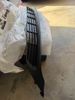 Toyota prius front lower grille