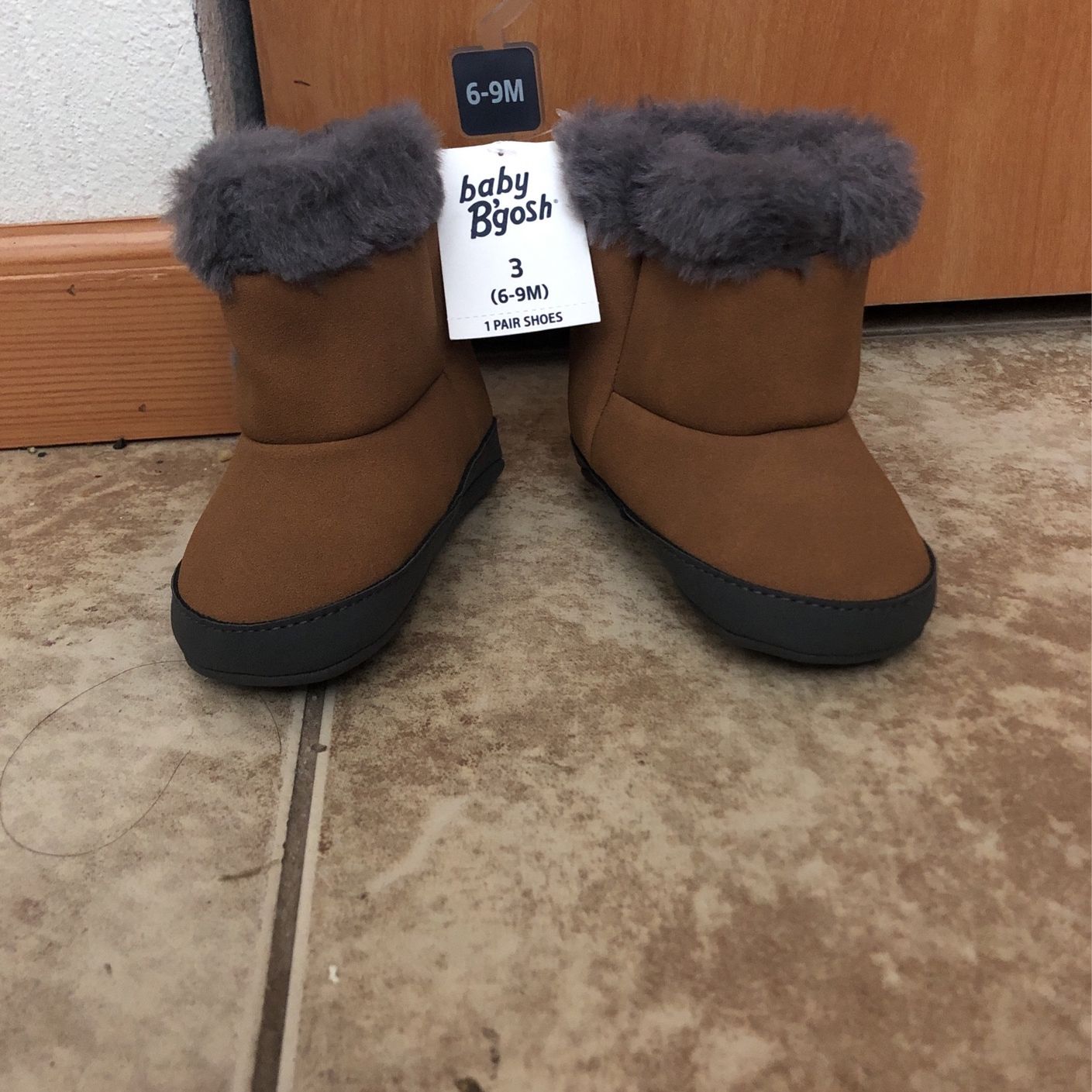 $ 5 Dólares 6 Y 9 M