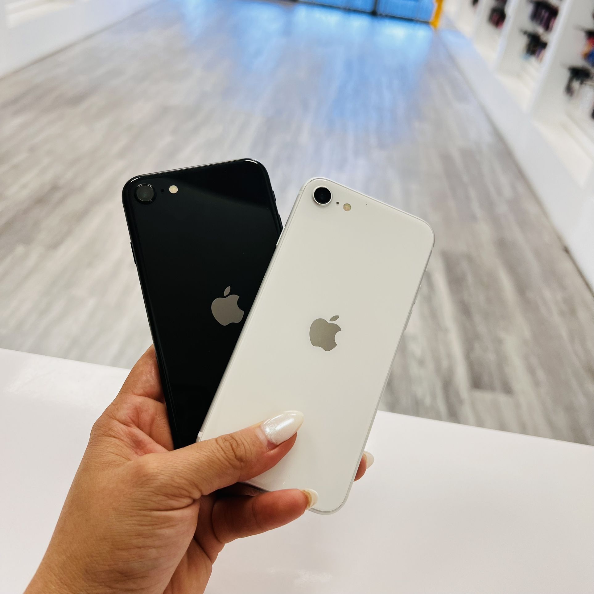 iPhone Se 2nd Gen 64GB Unlocked
