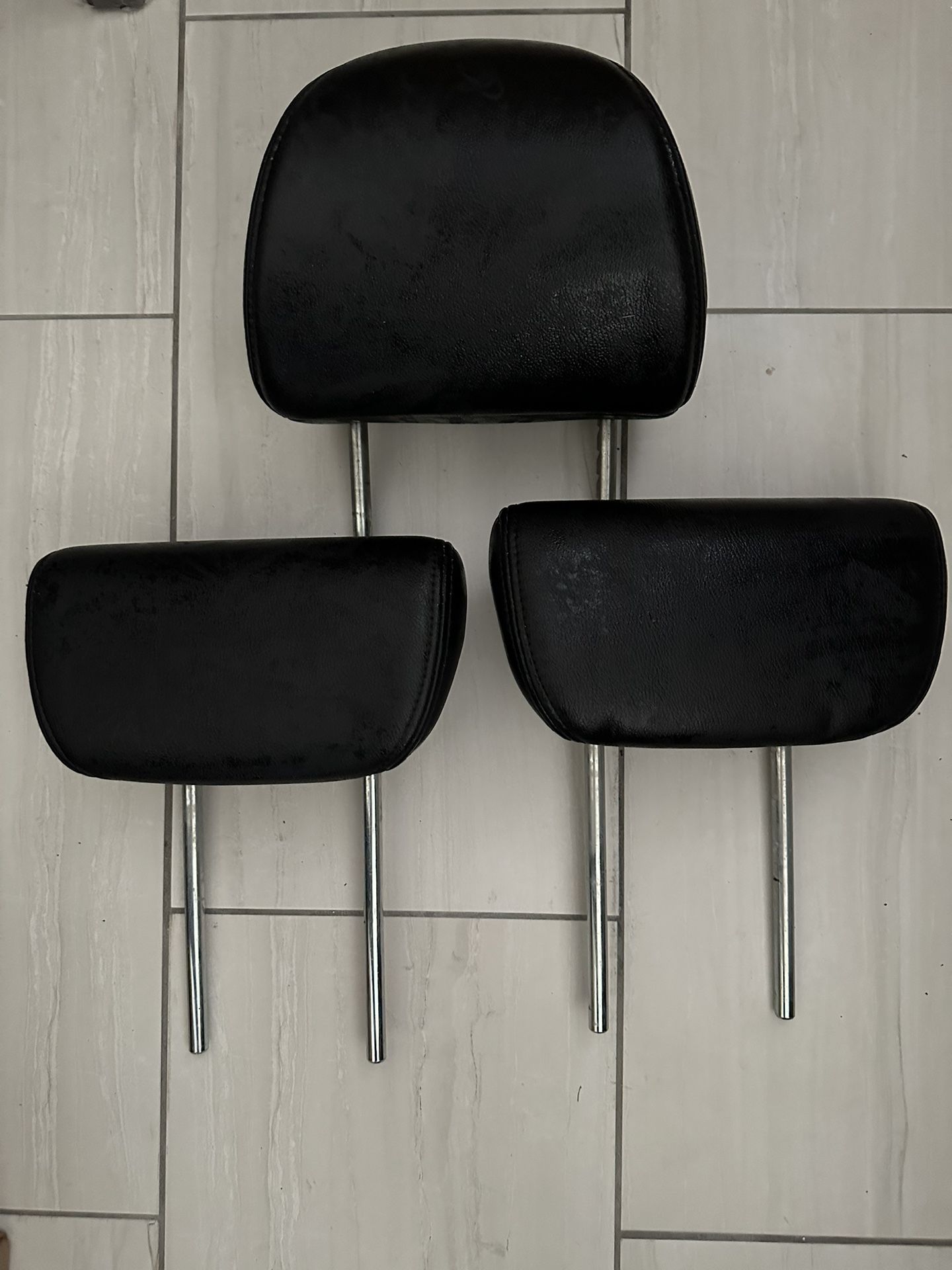 Headrest From 3rd Row Of 2010 Honda Odyssey Minivan