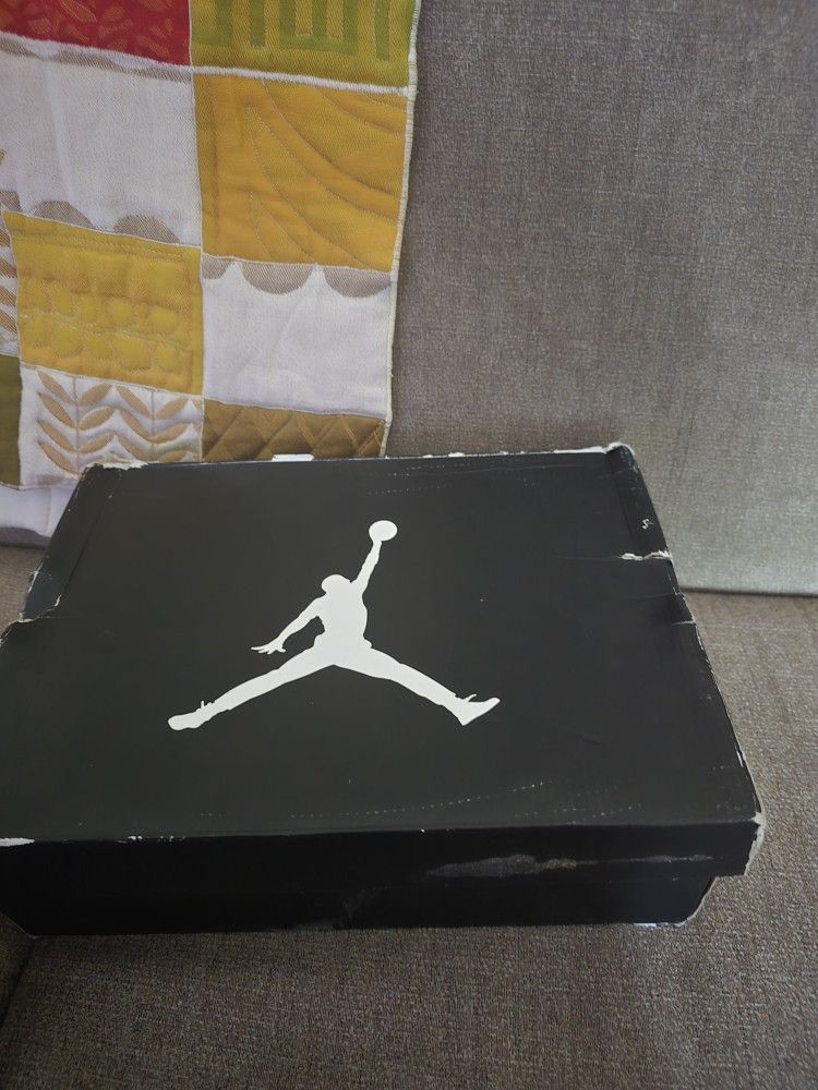 Jordan 6 Retro Infrared 23 Toro Near Mint Condition