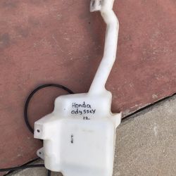 2011-2017 Honda Odyssey Wiper / Washer Fluid Reservoir 