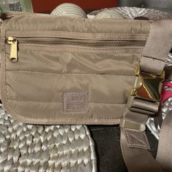 Herschel Supply Co.  Messenger Bag 🌸