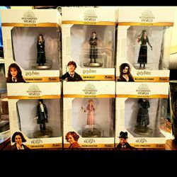 Official Wizarding World Figure Collection Harry Potter and Fantastic Beasts