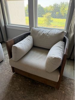 Indoor/Outdoor Swivel Chair