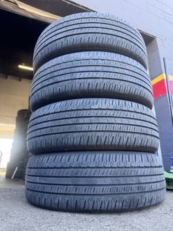 225/60R18 Dunlop All Season SUV Tires 
