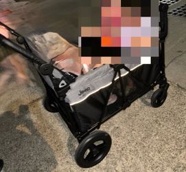 Jeep Wrangler Deluxe 4 Seater Stroller Wagon by Delta Children