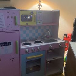 Toy Kitchen 