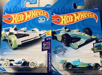 Hot Wheels Indy car 2-Pack including Indy 500 oval 3/5 & Winning Formula 4/10