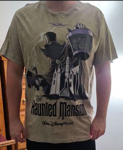 Walt Disney World Haunted Mansion Hatbox Ghost Holding A Lantern Size XL