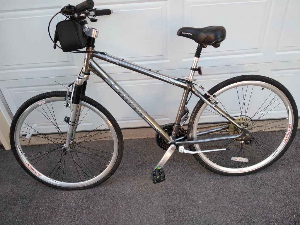 Men's Bicycle--Schwinn Trailway-+15"or 16" frame