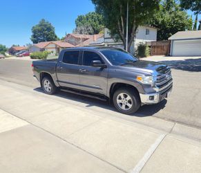2015 Toyota Tundra Crewmax Original owner