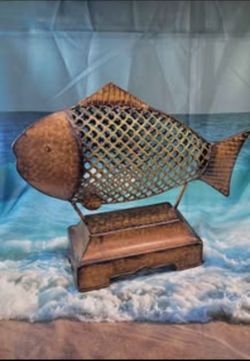 2730#🦀13" x 17" Fish* on A Base Sculpture Rustic  Metal