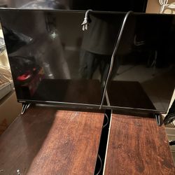 32’ Flat Screen TV