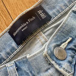Gently Used Abercrombie & Fitch Baggy Light Wash Jeans W33 L32 GOOD CONDITION