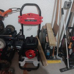 Power Washer Craftsman 3,000  2.3 Max New Fell In Water  If You Can  Fix Buy 25$!