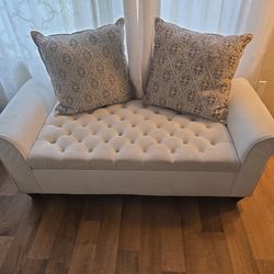 Like new Little couch storage