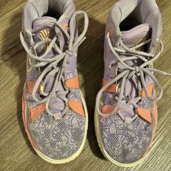 Basketball Tenis Shoes $35