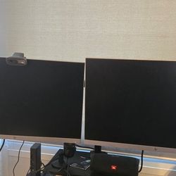 Qty 2 HP Monitors. Excellent condition