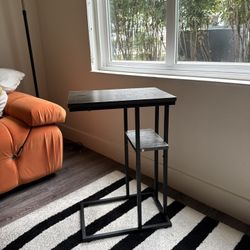 Modern Black C-Side Table – Perfect for Couch or Bedside