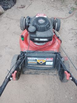 Se vende maquina troy bilt con motor Honda de transmission jalando al cien no bolsa