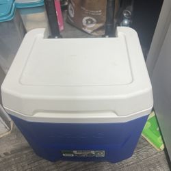 Igloo Cooler With Wheels 