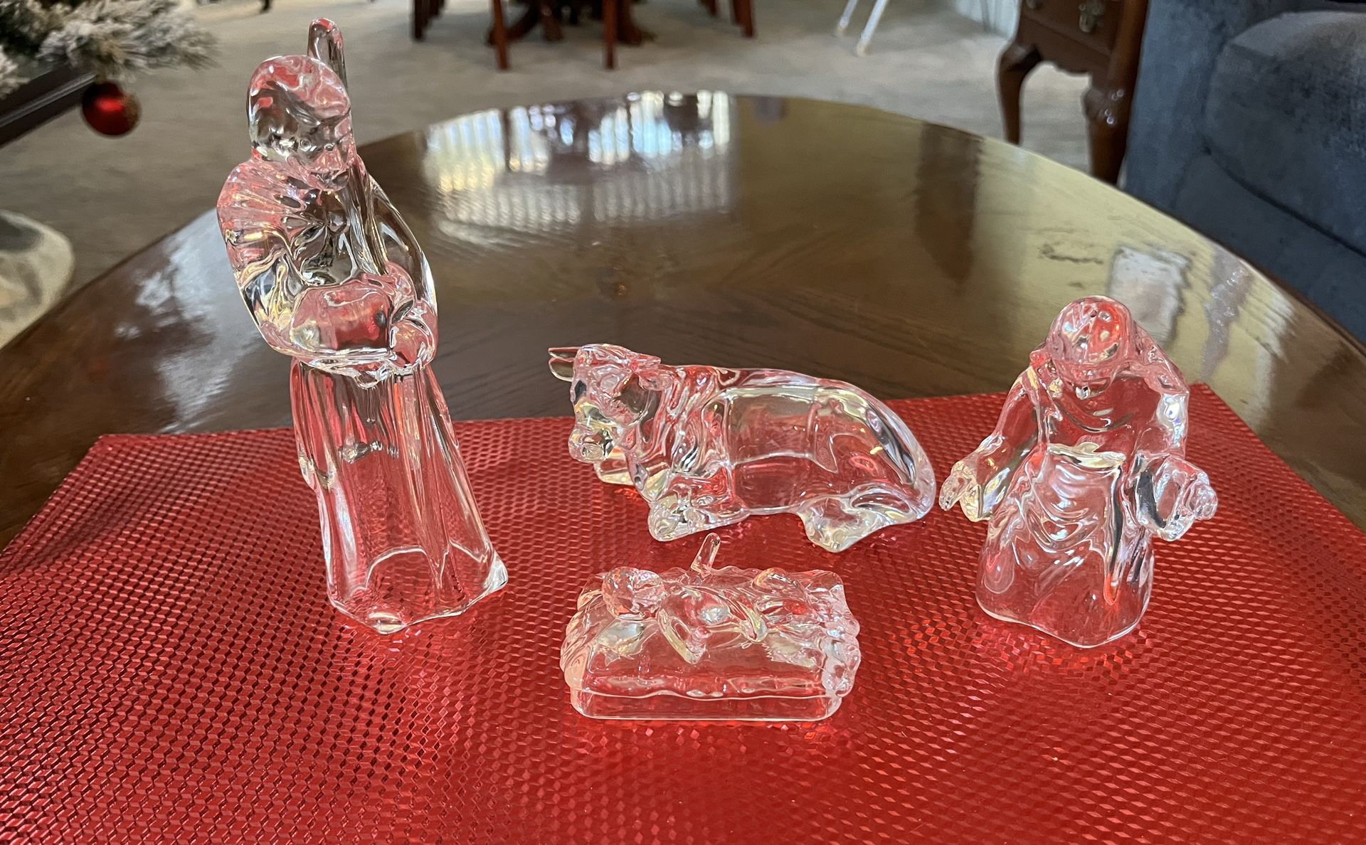 Crystal nativity Figurines