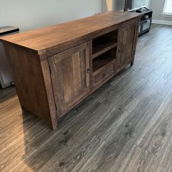 Free tV Stand