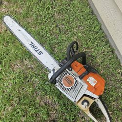 MS-362C STHIL CHAINSAW 25'  TRABAJANDO  SOLO NECESITA EL FRENO DE CADENA MIRAR LA ULTIMA FOTO....