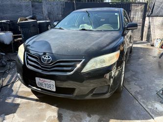 2011 TOYOTA CAMRY 142 mil millas