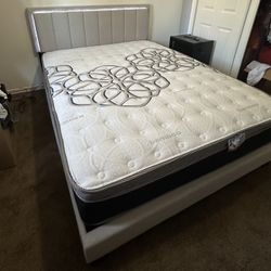 Queen Bed / Mattress Included / Platform Bed Build-inked Lights  💢 Cama Queen Size/  Colchon Incluido  / Cama Con Luz Led 