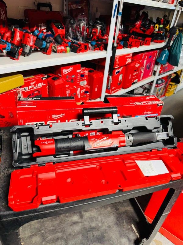 Milwaukee
M12 FUEL ONE-KEY 12-Volt Lithium-lon Brushless Cordless 3/8 in. Digital Torque Wrench (Tool-Only)