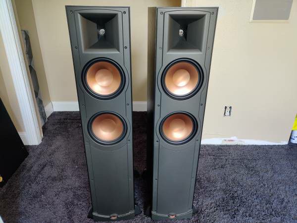 Klipsch RF82 tower front speakers like new surround sound