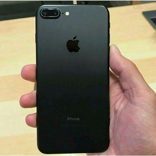 iPhone 7 (32gb) Comes With Charger and 1 Month Warranty