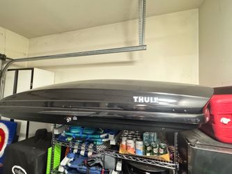 Thule Sonic XL rooftop cargo box