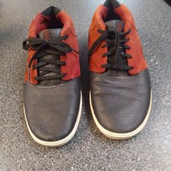 MENS. VINTAGE. VAN. BOARD  SHOES  MID SIZE. 10.  