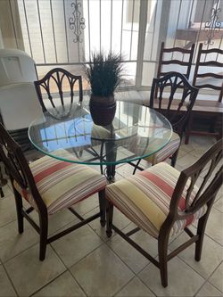 Round Glass Top Dining Table with 4 Chairs